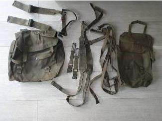 Militaria Militair uitrusting: rugzakken en draagriemen