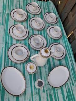 zeer mooi ontbijt servies voor 9 personen