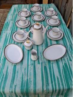 Servies compleet zeer mooi ontbijt servies voor 9 personen