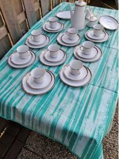 Servies compleet zeer mooi ontbijt servies voor 9 personen