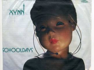 Grammofoon / Vinyl Xynn &ndash; Schooldays vinyl single 1981 MOOIE STAAT