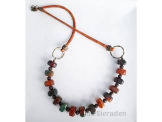 Ketting van agaat,  brons en leer AANBIEDING