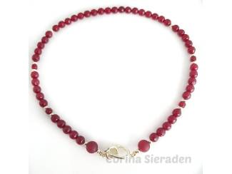Ketting van agaat en vergulde accenten