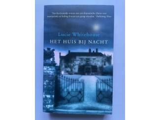 Huis bij nacht - Lucie Whitehouse