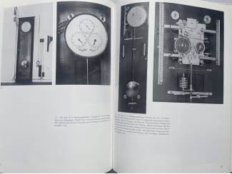Hobby en Techniek Riefler - Pr&auml;zisionspendeluhren 1890-1965
