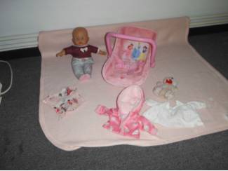 Speelgoed | Poppen en Poppenhuizen baby pop met maxicosi  + kleertjes