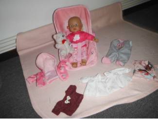 Speelgoed | Poppen en Poppenhuizen baby pop met maxicosi  + kleertjes