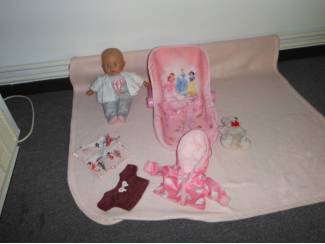 Speelgoed | Poppen en Poppenhuizen baby pop met maxicosi  + kleertjes