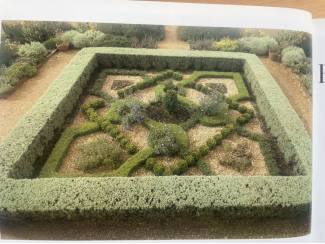 Flora en Fauna English Herb Gardens - Cooper, Taylor, Boursnell