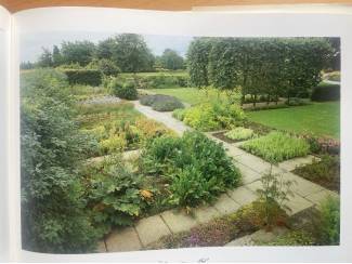 Flora en Fauna English Herb Gardens - Cooper, Taylor, Boursnell