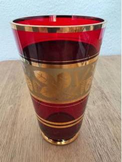 Glas en Kristal Antieke robijnrode Boheemse kristallen vaas -  hoogte 21 cm