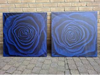 2x Rozen in blauw/zwart. Afm. 70 * 70 cm,  &euro; 3,50 per stuk
