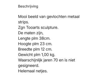 Abstracte leeuw sculptuur.