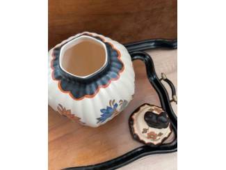Woonaccessoires | Vazen Vintage keramieken dekselpot / vaas van  Flora Gouda Holland