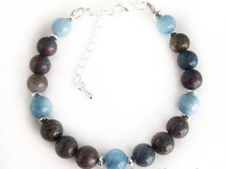 Armbanden Armband van robijn in saffier, chalcedoon en hematiet