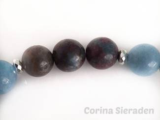 Armbanden Armband van robijn in saffier, chalcedoon en hematiet