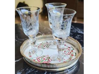 Curiosa OUDE ONDERZETTER MET LIKEUR GLAASJES