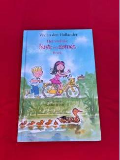 Het vrolijke lente en zomer boek Roos Mika  ( V. den Hollander )