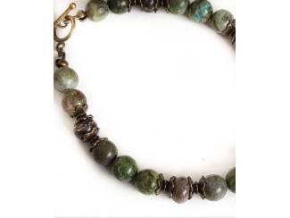 Armbanden Armband van varisciet, howliet en brons  AANBIEDING