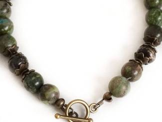 Armbanden Armband van varisciet, howliet en brons  AANBIEDING