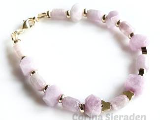 Armband van kunziet en vergulde accenten