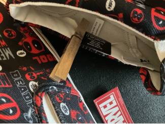 Anders / Onbekend Batman en Deadpool