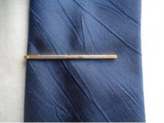 Herenkleding smalle dasspeld goud kleur + zilvergrijs IN DOOSJE