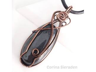 Kettinghangers Wire wrapped hanger met hematiet