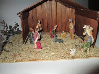 Kerst Kerststal compleet met figuren.  (3 boompjes)