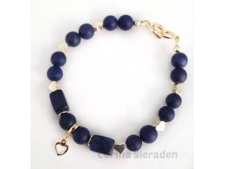 Armbanden Armband van lapis lazuli en vergulde accenten.