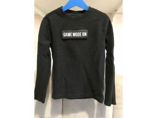 Sweater met klittenbandtekst MT 134-140