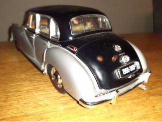 Auto's Mercedes 300C Ricko 1:18