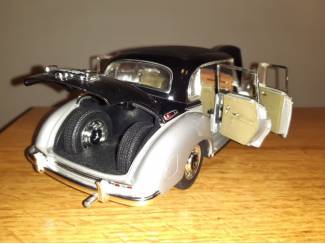 Auto's Mercedes 300C Ricko 1:18