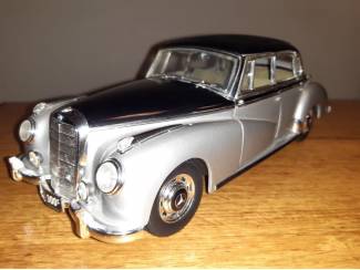 Auto's Mercedes 300C Ricko 1:18