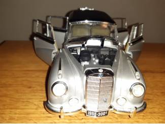Auto's Mercedes 300C Ricko 1:18