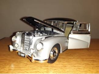 Auto's Mercedes 300C Ricko 1:18