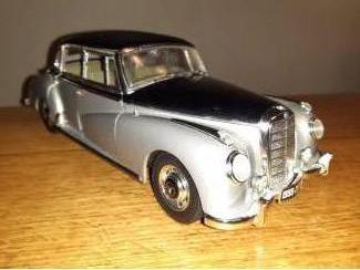 Auto's Mercedes 300C Ricko 1:18